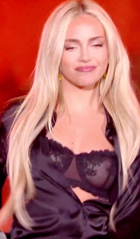 Ana Mena erotische schöne fotos