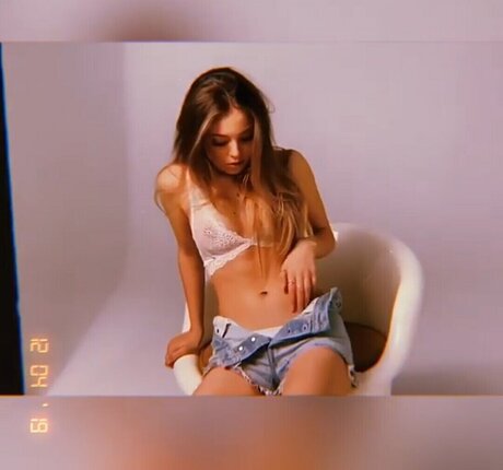 Ana Mena hd akt galerien