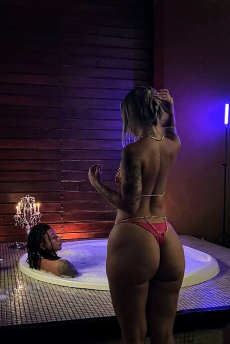 Pamela Sara exklusive porno galerie