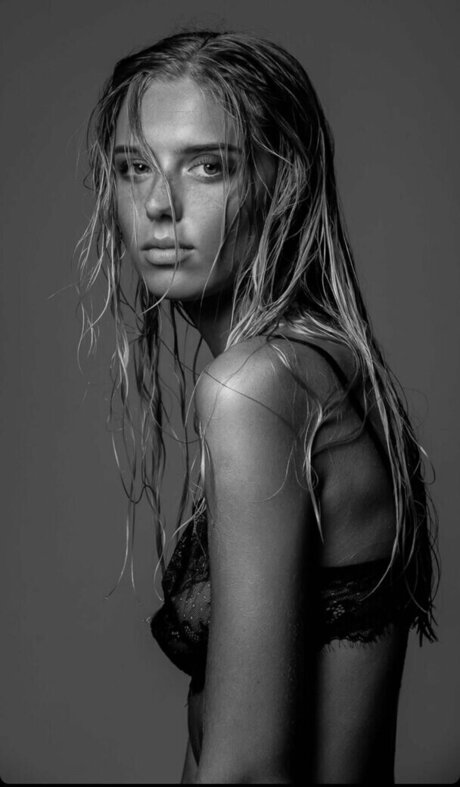 Molly Plahn kunst porno bild