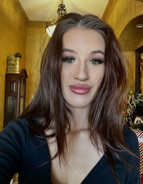 Brea Madisyn model top fotos