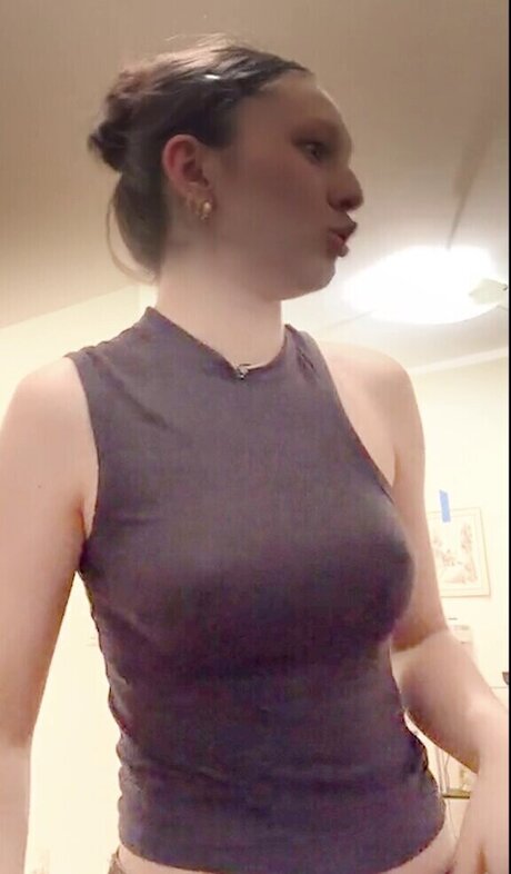 vollbusige asiatische onlyfans schöne nette bild