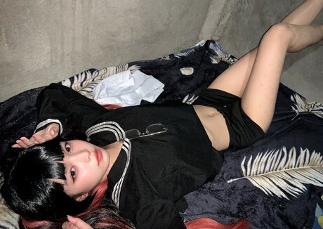 Shayri May Tagyamon sexy nackte bild