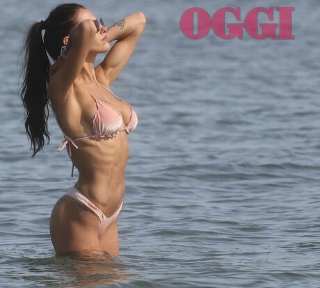 Carolina Stramare exklusive hd foto