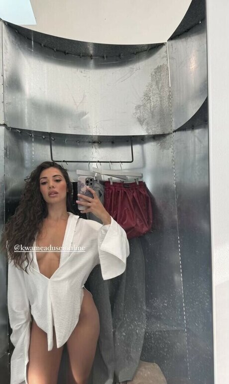 Emma Powell top erotische bild