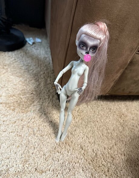 Zombie Doll xxx hd bild