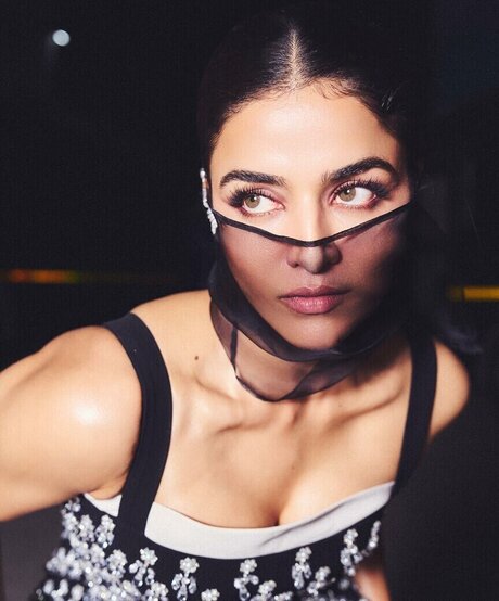 Wamiqa Gabbi heiße foto