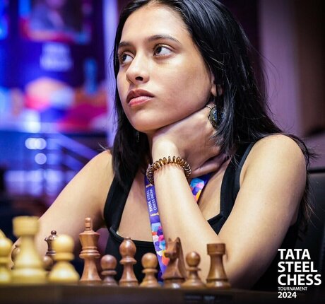 Divya Deshmukh schöne nette galerie