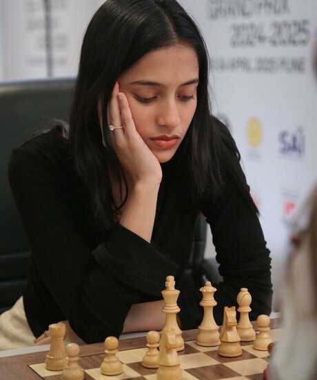 Divya Deshmukh nackt top foto