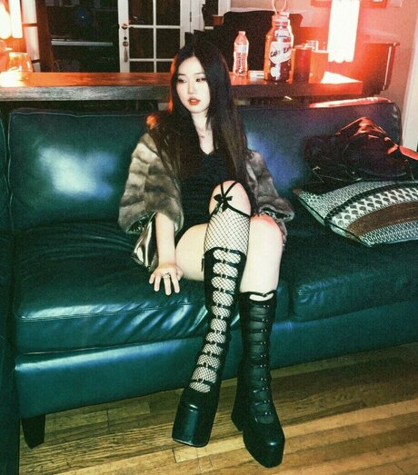 Lo3tus nackt perfekte bilder