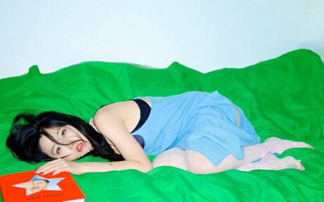 Lo3tus model nacktheit fotos