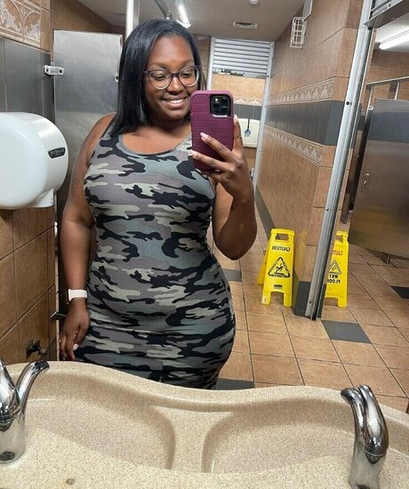 Miaa Sapphire model erwachsene fotos