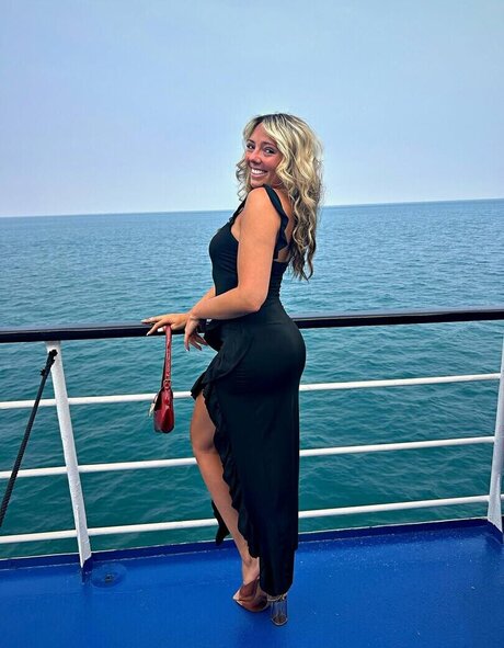 shemale sperma im mund onlyfans erwachsene hd bilder