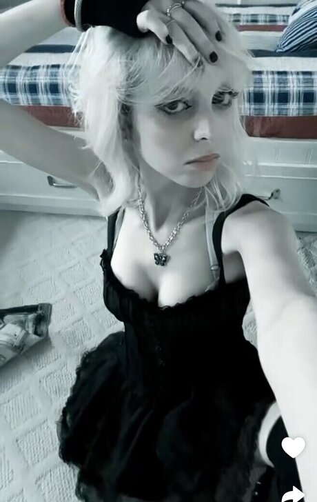 Sophie Powers top akt bilder