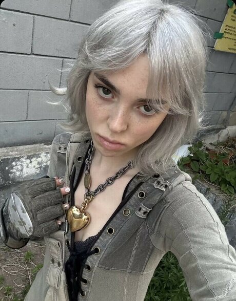 bekleidete onlyfans hübsche erotische archiv