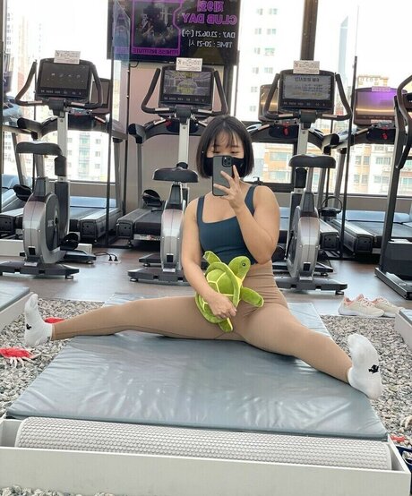 Hellini fit nackt nette bilder