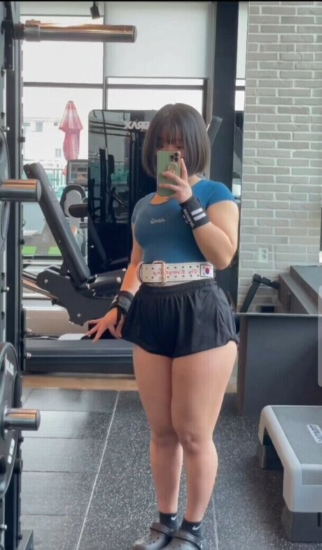 Hellini fit erwachsene perfekte bilder