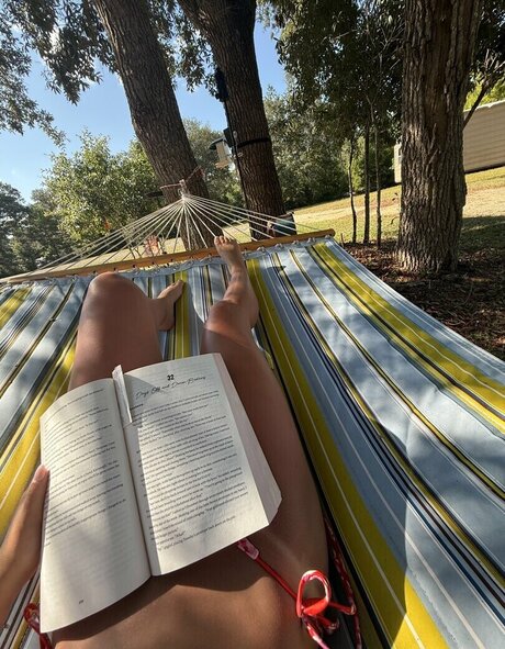 hängende titten onlyfans kunst akt foto