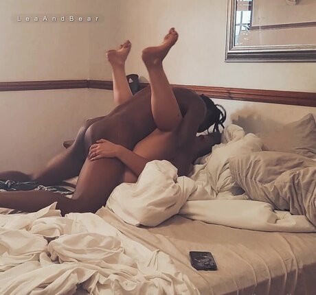 Leah And Bear nacktheit schöne bilder