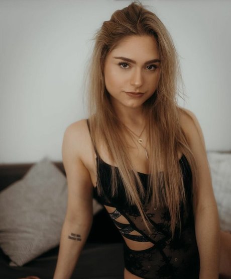 Alina Khani top nackt bilder