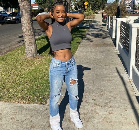 LaToya Tonodeo freie perfekte foto