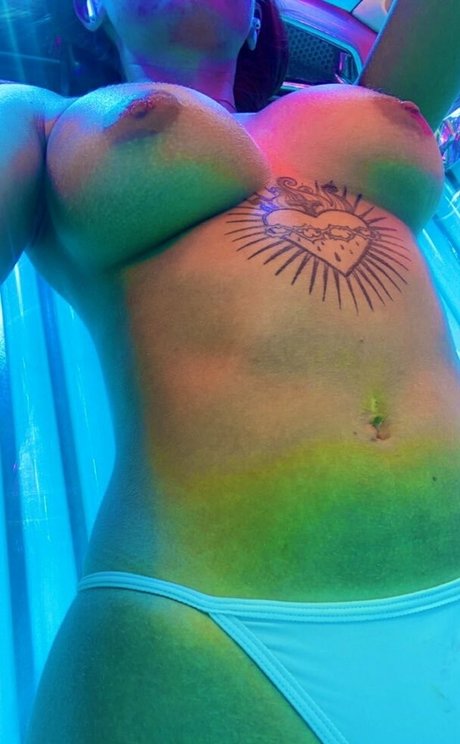 Courtney Egerton model exklusive galerien