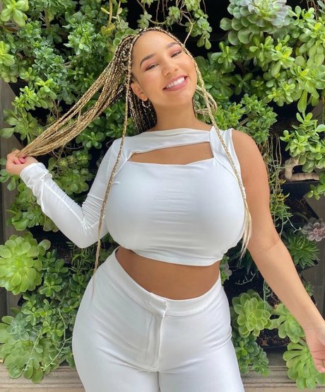 Katelyn Folasade schöne perfekte archiv