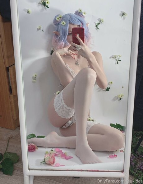 Tsukides model nackt fotos