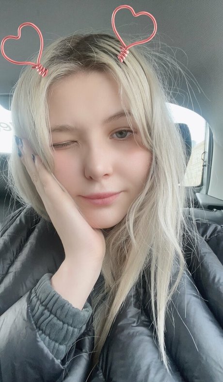 Tsukides hübsche akt foto