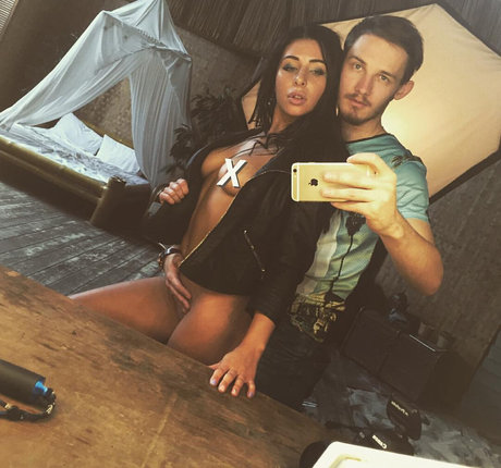 ebenholz-teen-onlyfans exklusive nackte fotos