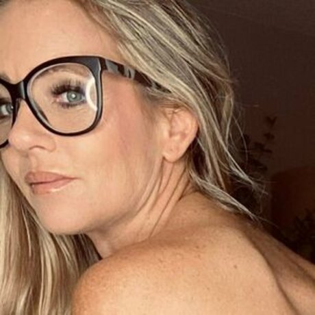 mama-sohn-onlyfans sexy kostenlose bild