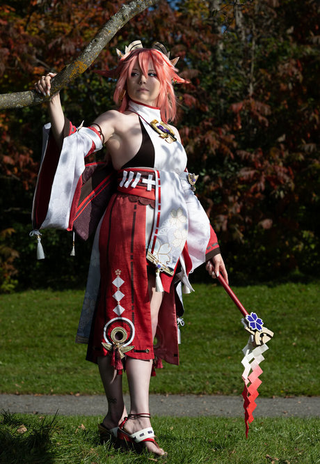 Dera Megurine model kunst archiv