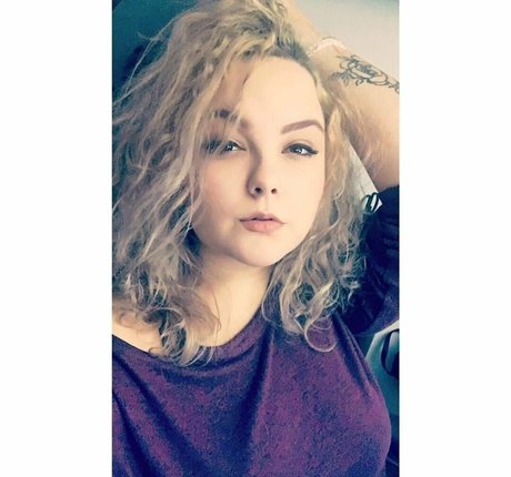 moniiquefox nette pornostar bilder