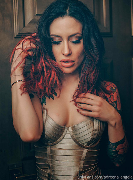 Adreena Angela nackt erwachsene foto
