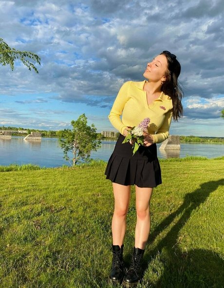 nackte rothaarige onlyfans kunst top foto