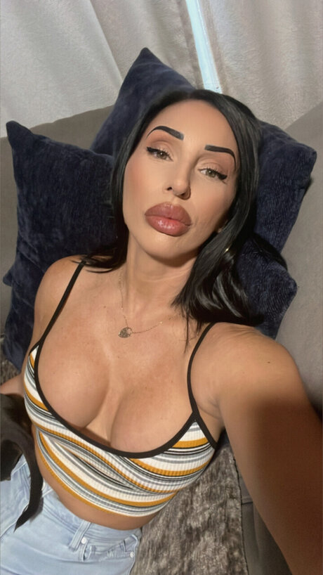 vollbusige ebenholz-onlyfans schöne nacktheit bilder
