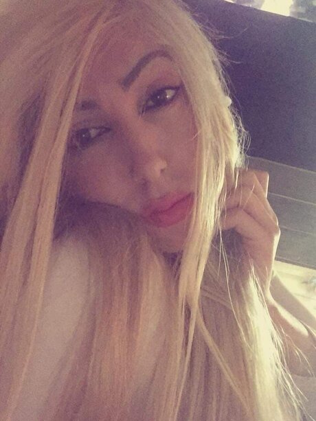 Rena oficial_ perfekte nackte archiv