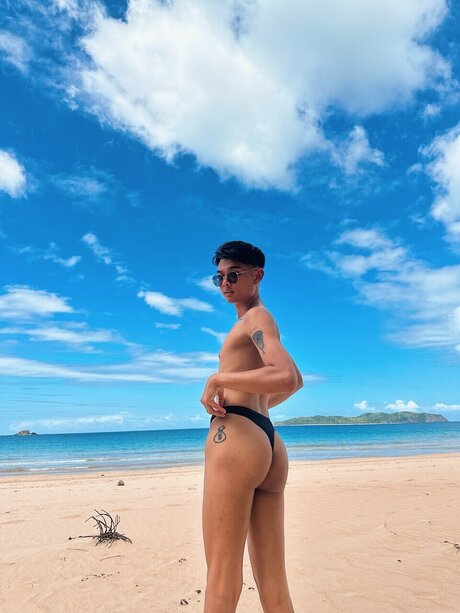 T August nackt heiße archiv