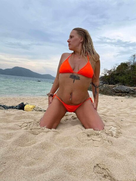 FiveFootBlonde sexy nackte bild