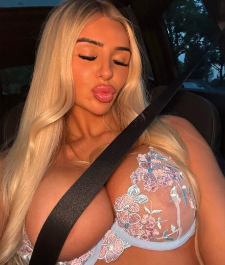 Ellie Mae_ nackt kunst foto