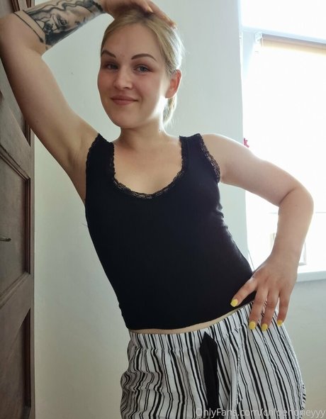 chloehoneyyy kunst xxx archiv
