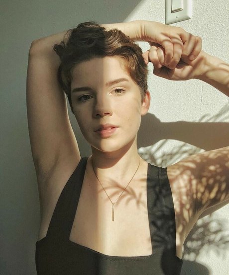 Morgan Eckroth sexy akt galerie