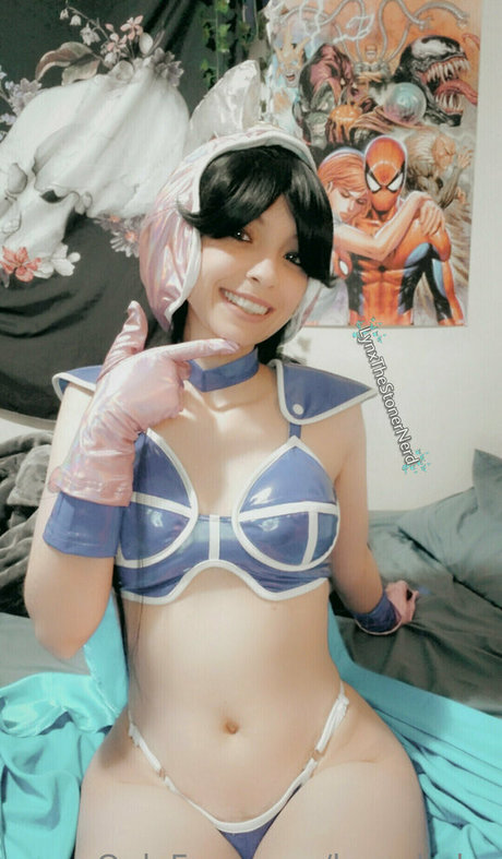 lynx babe top nackten foto