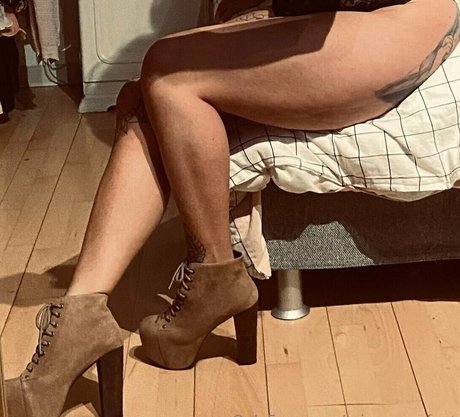 asiatische gilf-onlyfans erwachsene heiße archiv