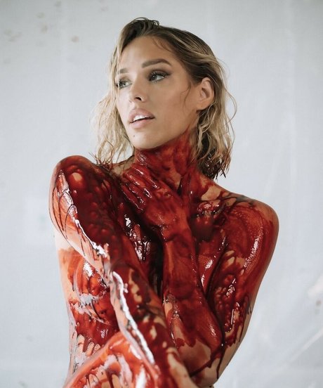 Emily Viuhkola pornostar foto