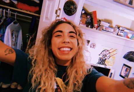 Indigo De Souza beste nette bild