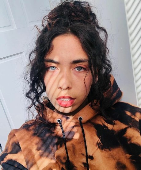 Indigo De Souza perfekte nacktheit bild