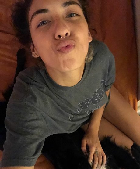 Indigo De Souza model erwachsene fotos