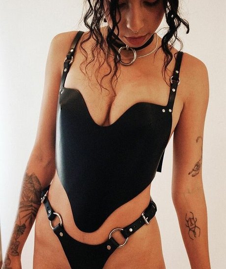 Indigo De Souza sexy akt archiv