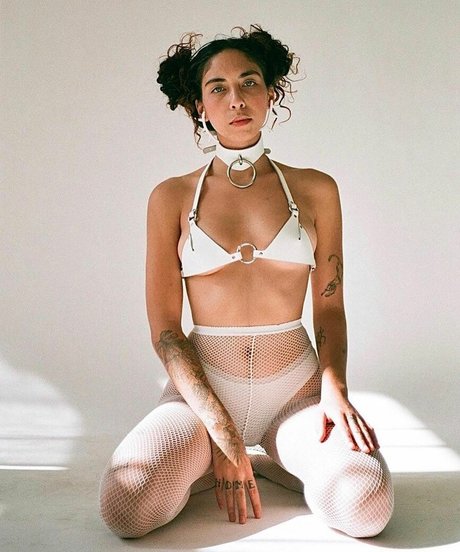 Indigo De Souza nackt kostenlose fotos